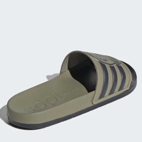 adidas x Star Wars Mandalorian Baby Yoda Adilette - Picture 5 of 8